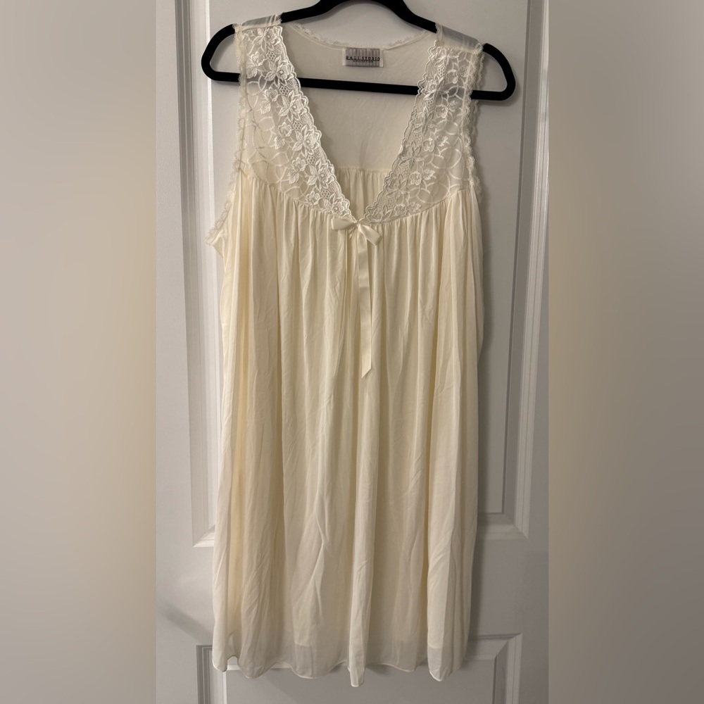 #x483 - Bali Studio Collection Ivory Lingerie Nightgown Lace & Satin Bow Accent